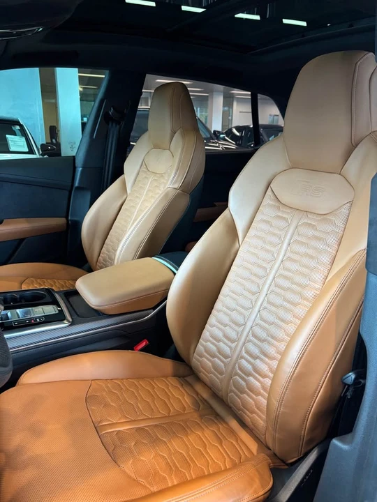 2025 Audi RS Q8 Performance - Image 9 of 17
