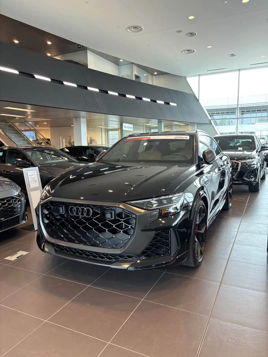 2025 Audi RS Q8 Performance - Image 2 of 17