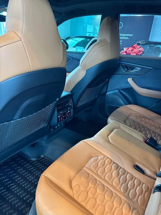 2025 Audi RS Q8 Performance - Image 13 of 17