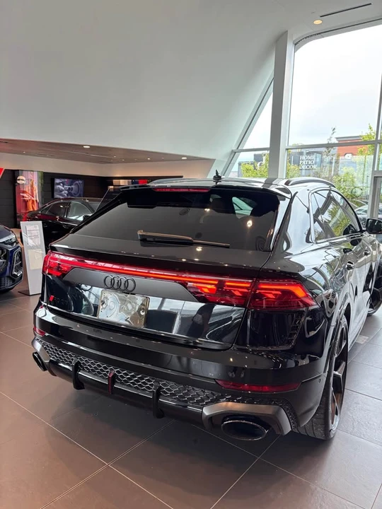 2025 Audi RS Q8 Performance - Image 4 of 17