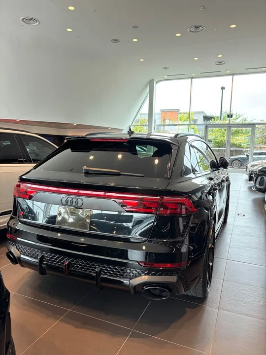 2025 Audi RS Q8 Performance - Image 7 of 17