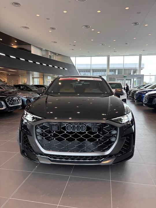 2025 Audi RS Q8 Performance - Image 6 of 17