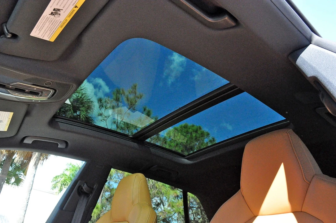 2025 Audi RS Q8 Performance - Image 19 of 21