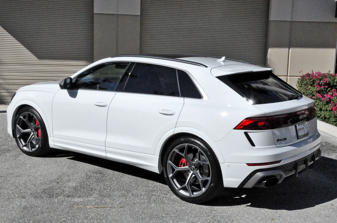 2025 Audi RS Q8 Performance - Image 20 of 21