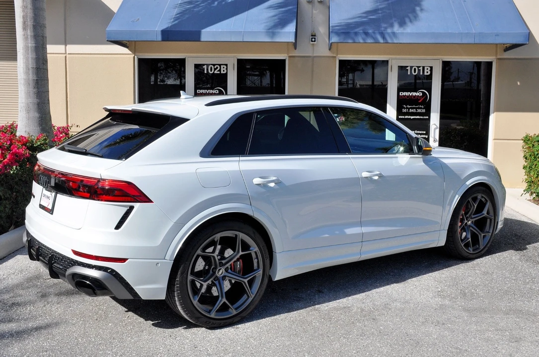 2025 Audi RS Q8 Performance - Image 6 of 21