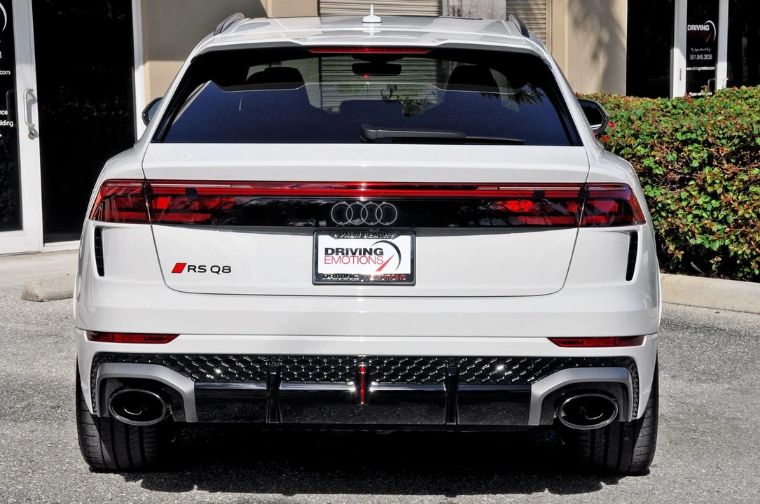 2025 Audi RS Q8 Performance - Image 7 of 21