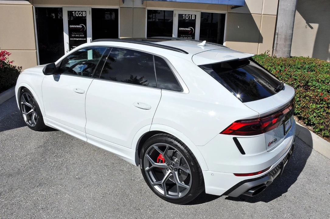 2025 Audi RS Q8 Performance - Image 8 of 21
