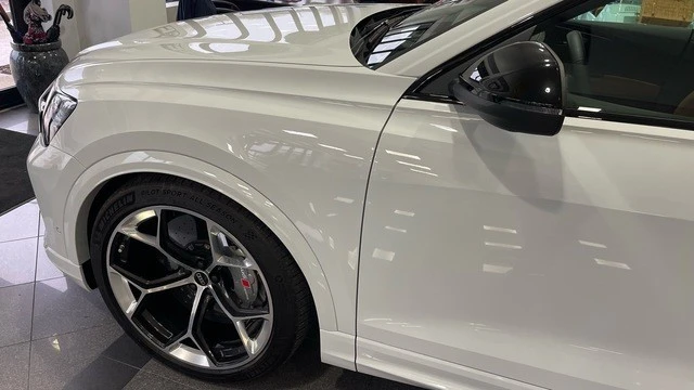 2025 Audi RS Q8 Performance - Image 12 of 31