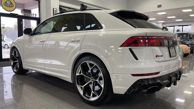 2025 Audi RS Q8 Performance - Image 3 of 31