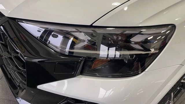 2025 Audi RS Q8 Performance - Image 10 of 31