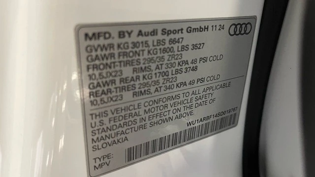 2025 Audi RS Q8 Performance - Image 19 of 31