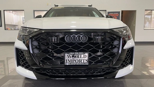 2025 Audi RS Q8 Performance - Image 7 of 31