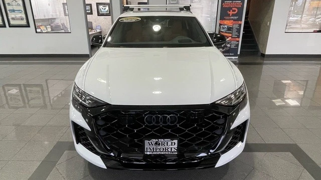 2025 Audi RS Q8 Performance - Image 9 of 31