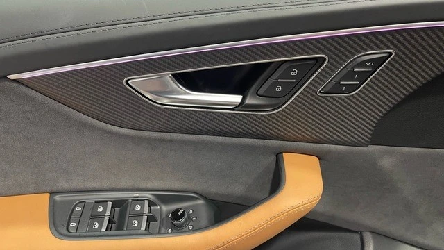 2025 Audi RS Q8 Performance - Image 26 of 31