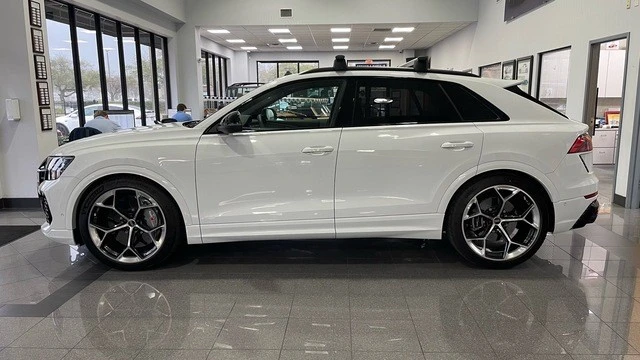 2025 Audi RS Q8 Performance - Image 2 of 31