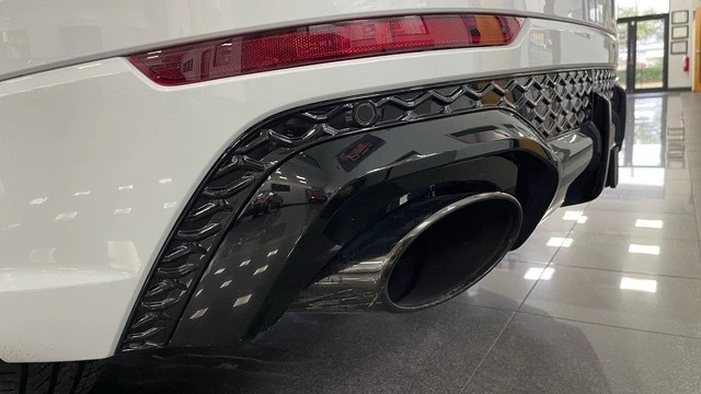 2025 Audi RS Q8 Performance - Image 16 of 31