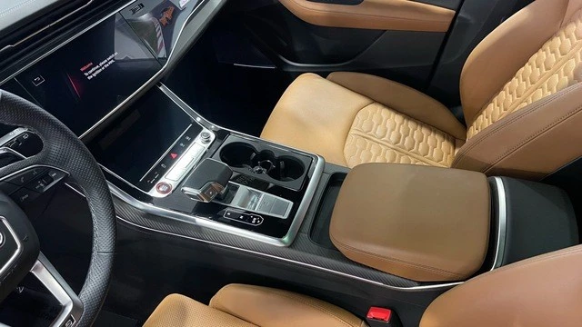 2025 Audi RS Q8 Performance - Image 30 of 31