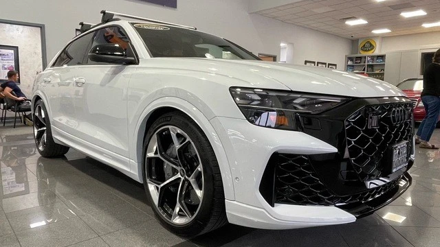 2025 Audi RS Q8 Performance - Image 6 of 31