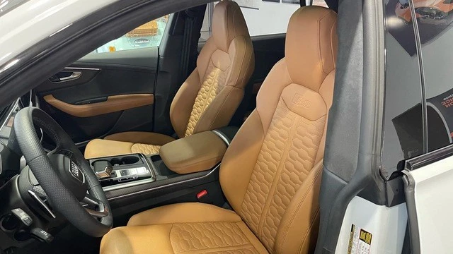 2025 Audi RS Q8 Performance - Image 28 of 31