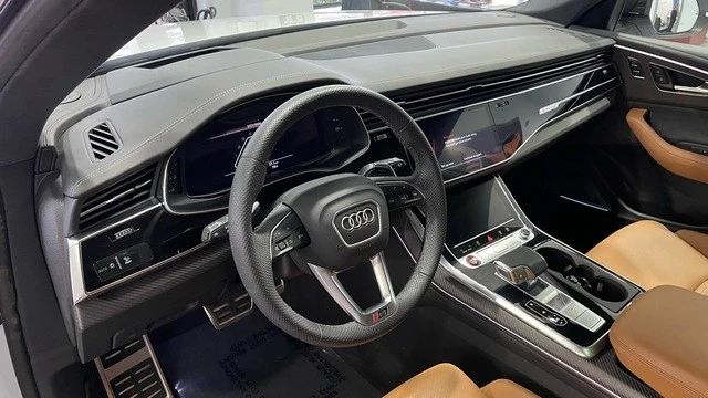 2025 Audi RS Q8 Performance - Image 27 of 31