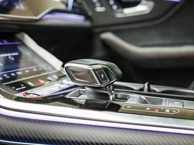 2025 Audi RS Q8 Performance - Image 10 of 17