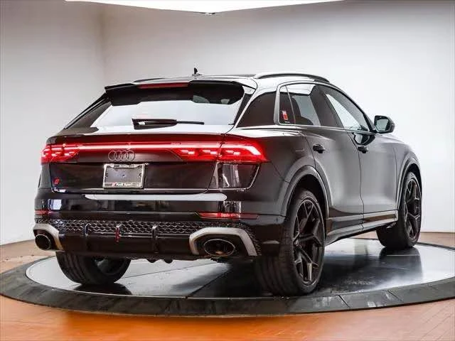 2025 Audi RS Q8 Performance - Image 14 of 17