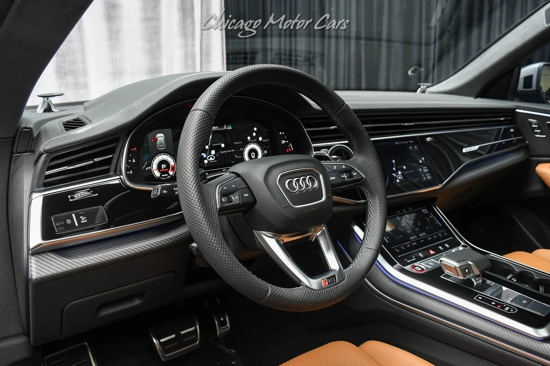 2025 Audi RS Q8 Performance - Image 8 of 12