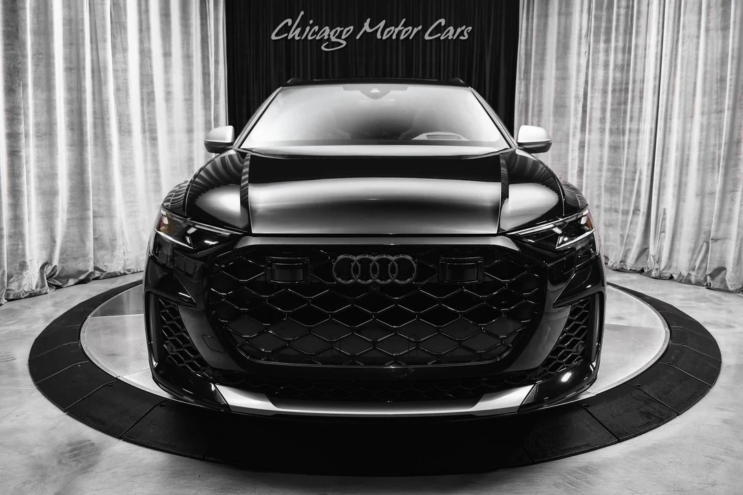2025 Audi RS Q8 Performance - Image 7 of 12