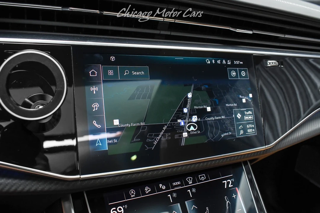 2025 Audi RS Q8 Performance - Image 14 of 21