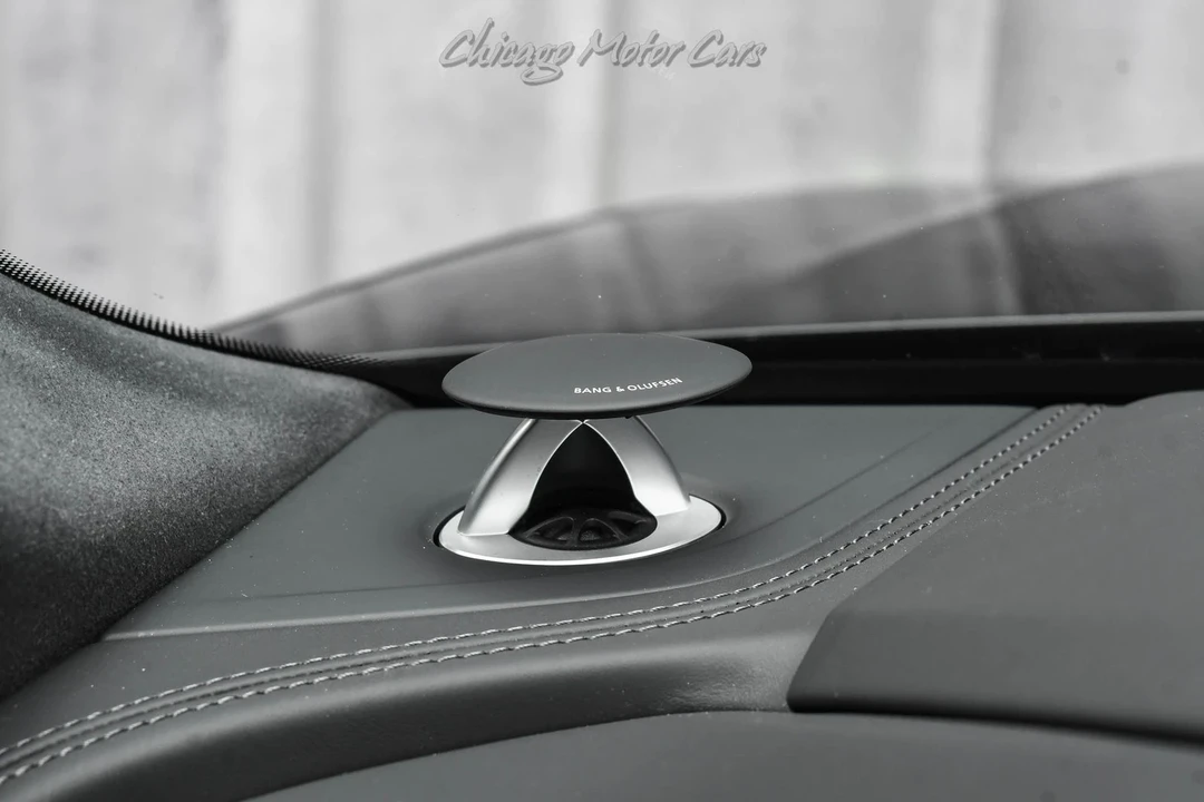 2025 Audi RS Q8 Performance - Image 10 of 12