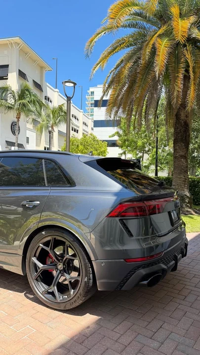 2025 Audi RS Q8 Performance - Image 6 of 8