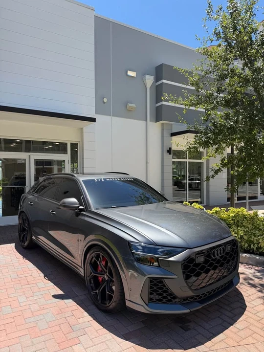 2025 Audi RS Q8 Performance - Image 4 of 8