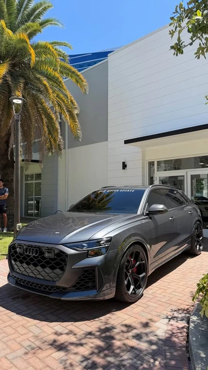 2025 Audi RS Q8 Performance - Image 2 of 8