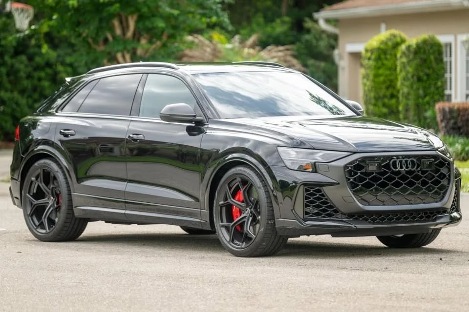 2025 Audi RS Q8 Performance - Image 2 of 6