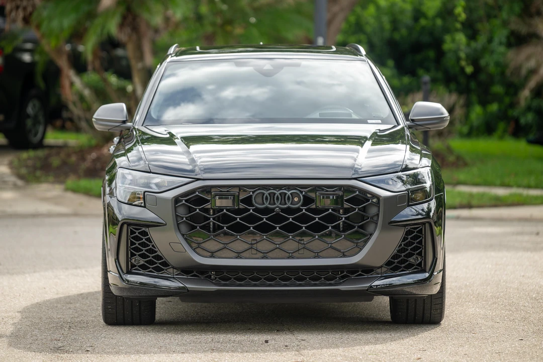 2025 Audi RS Q8 Performance - Image 2 of 31