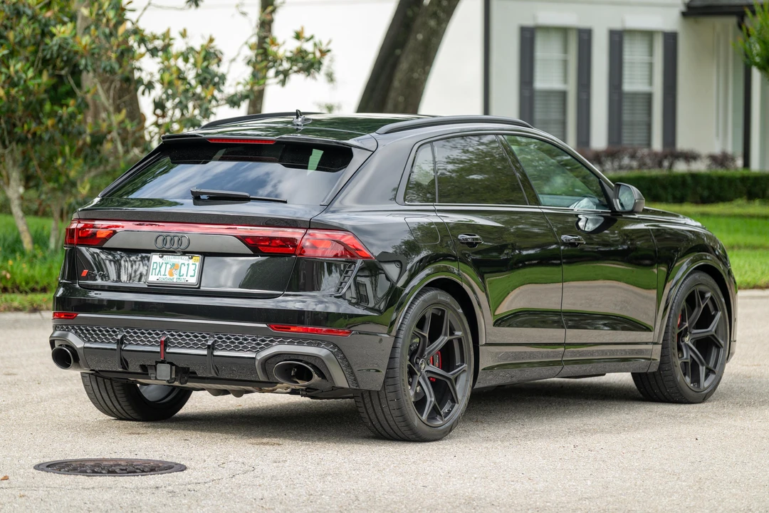2025 Audi RS Q8 Performance - Image 4 of 31