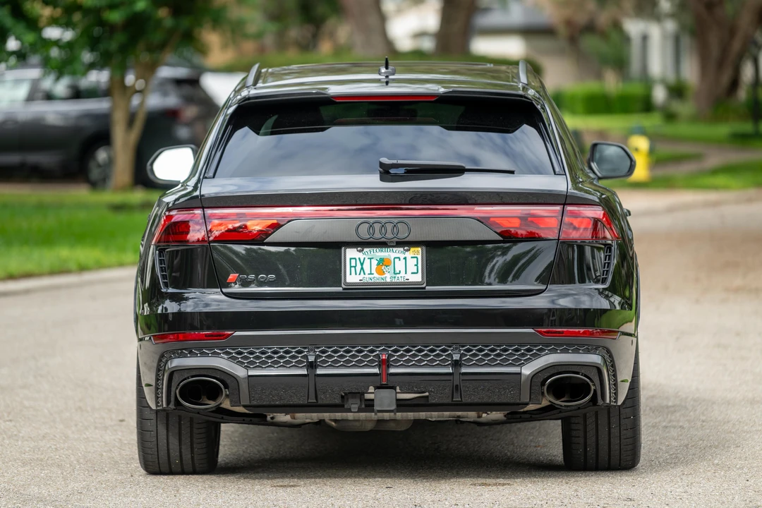 2025 Audi RS Q8 Performance - Image 5 of 31