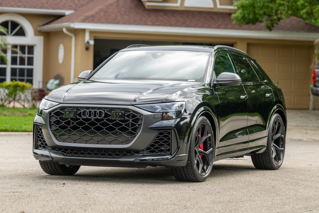 2025 Audi RS Q8 Performance - Image 6 of 31