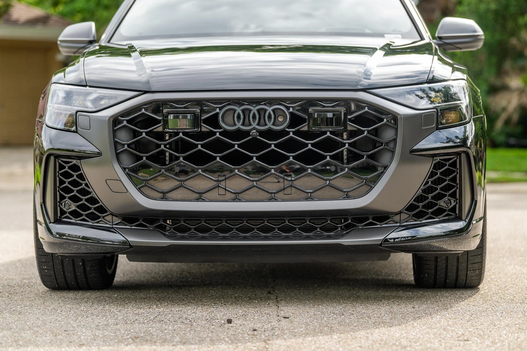 2025 Audi RS Q8 Performance - Image 10 of 31