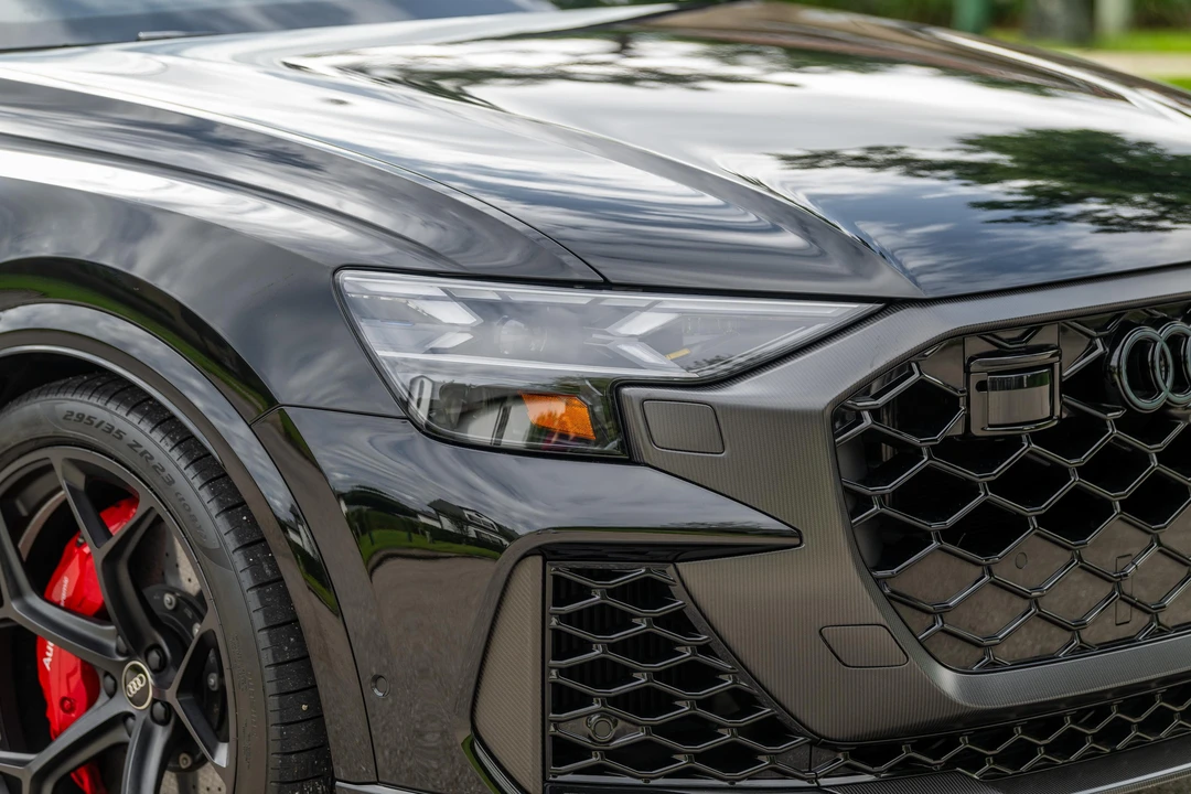 2025 Audi RS Q8 Performance - Image 25 of 31