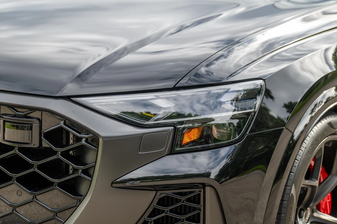 2025 Audi RS Q8 Performance - Image 27 of 31