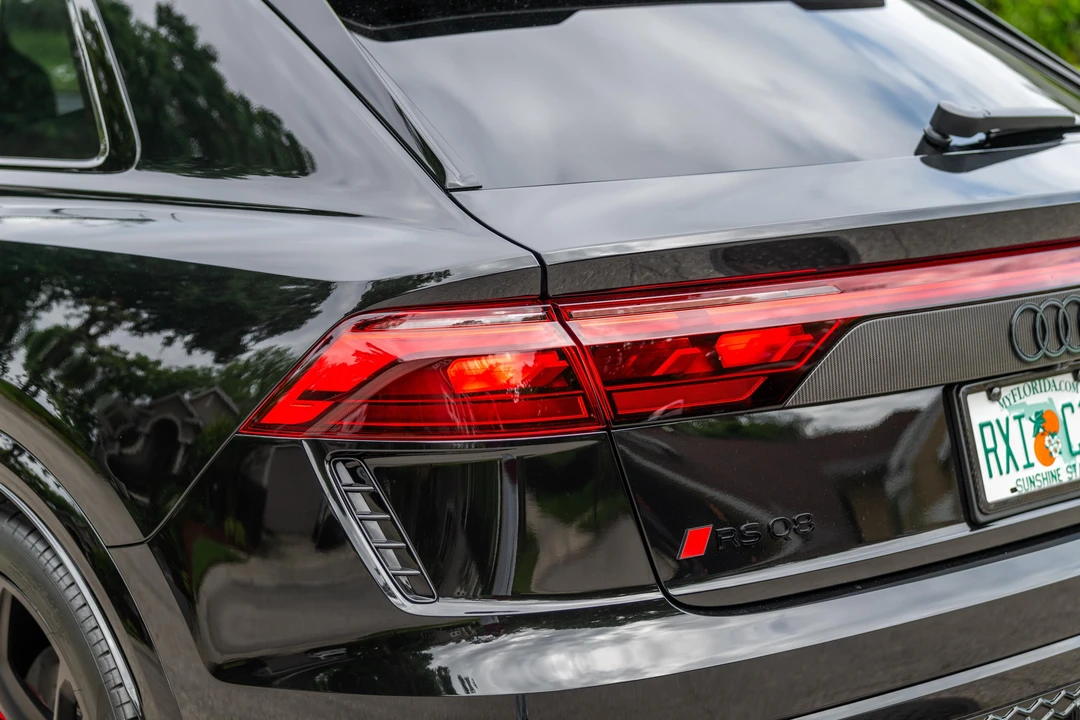2025 Audi RS Q8 Performance - Image 17 of 31