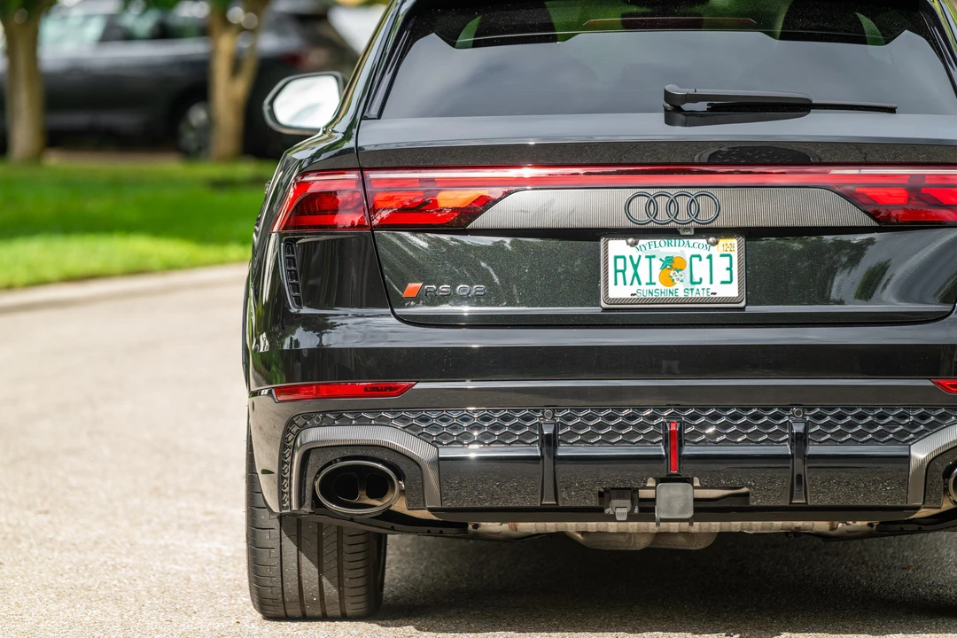 2025 Audi RS Q8 Performance - Image 18 of 31