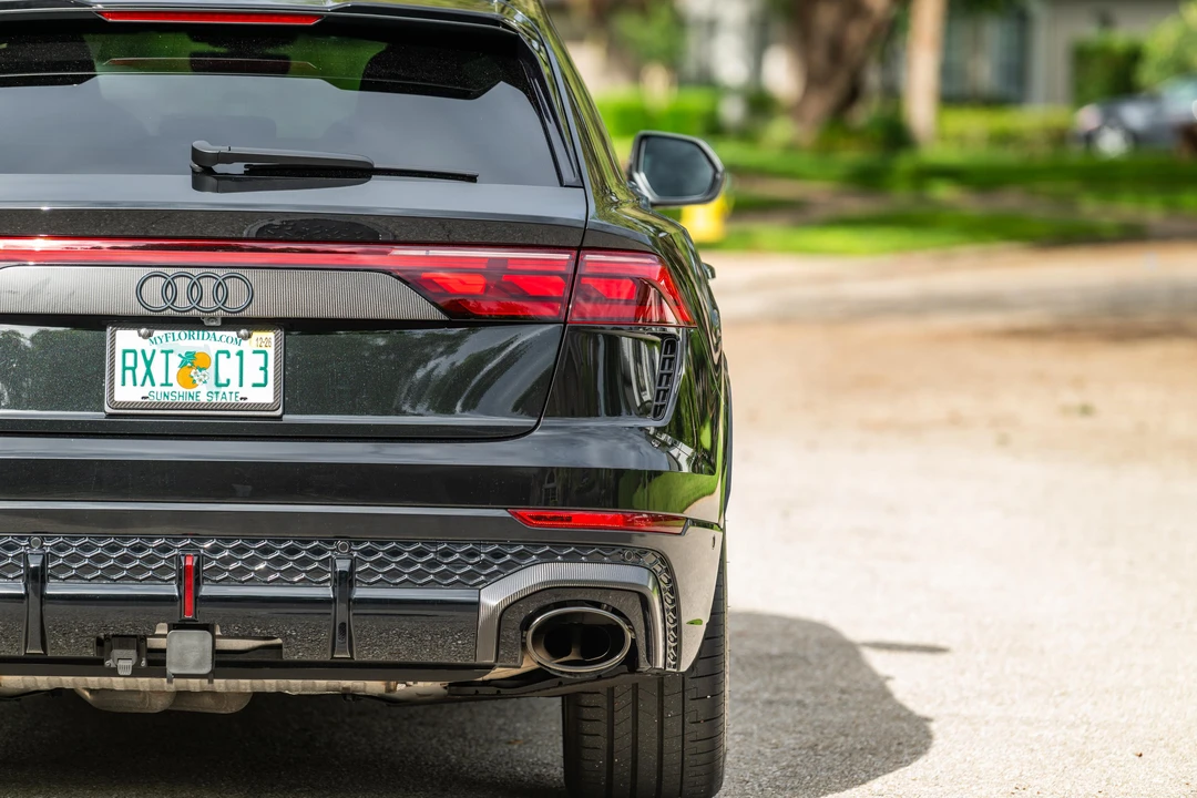 2025 Audi RS Q8 Performance - Image 19 of 31