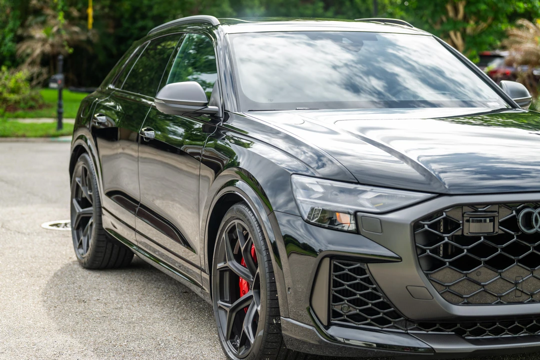2025 Audi RS Q8 Performance - Image 24 of 31