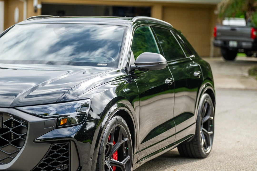 2025 Audi RS Q8 Performance - Image 12 of 31