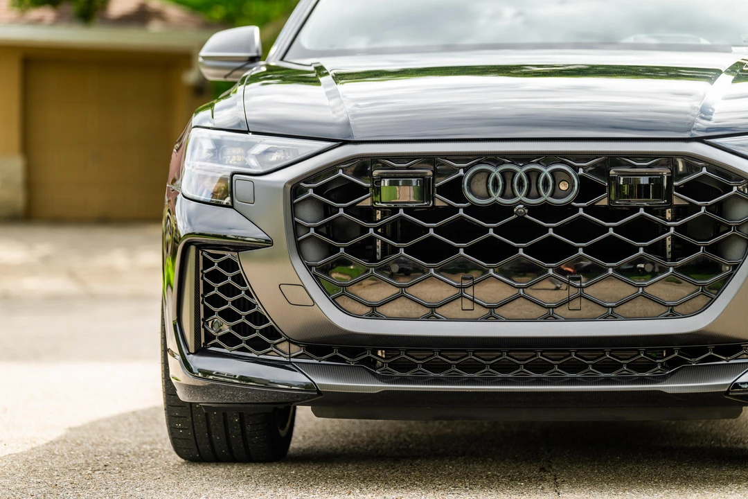 2025 Audi RS Q8 Performance - Image 9 of 31