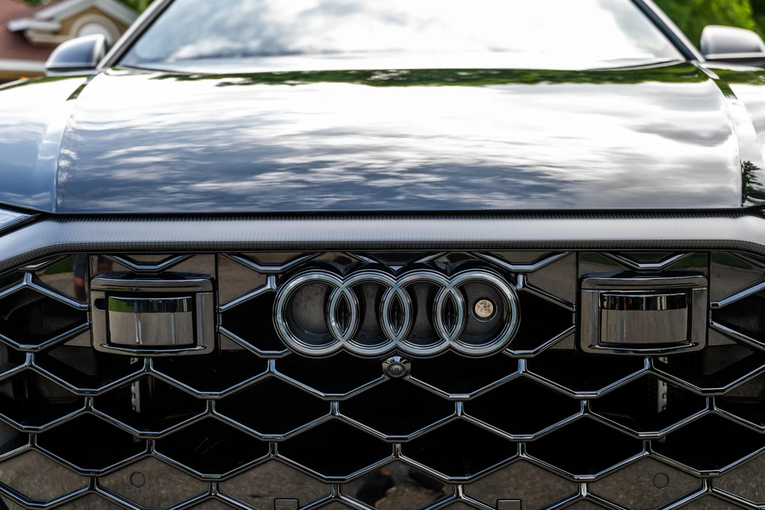 2025 Audi RS Q8 Performance - Image 26 of 31