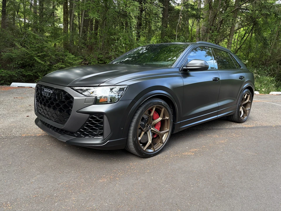 2025 Audi RS Q8 Performance - Image 2 of 31