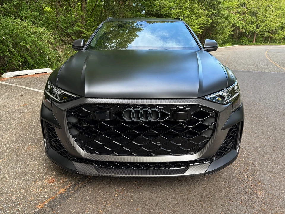 2025 Audi RS Q8 Performance - Image 5 of 31